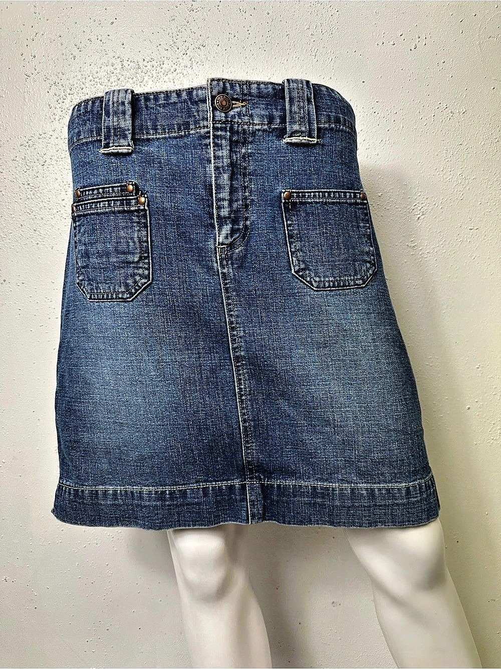 OLD NAVY BRAND SIZE 8 SHORT DENIM SKIRT 🌸🌸